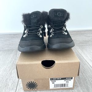 UGG black winter shoes size 6, waterproof NWT